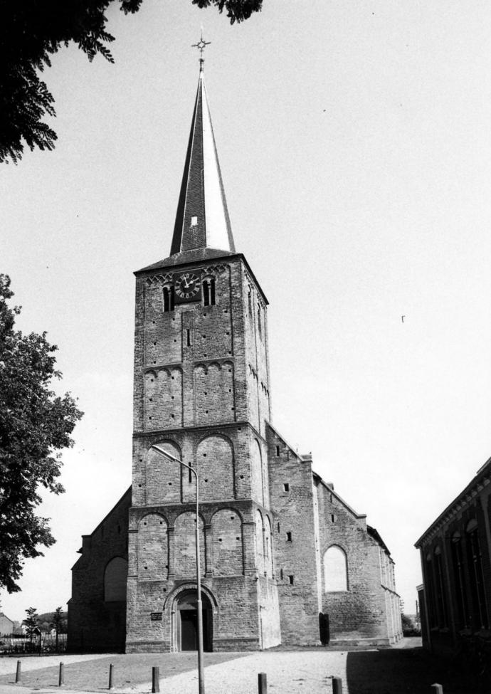 Kerk met grafkelders en grafzerken