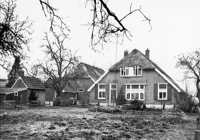 19de-eeuwse boerderij met een vierroedige schuurberg